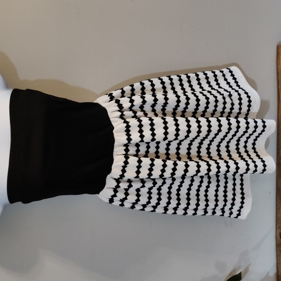 ALYA Strapless Black and White Dress, Size Small, lined, full zip back w/hook - Picture 1 of 13